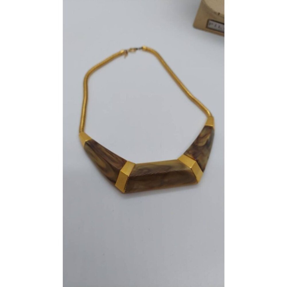 Vintage Crown‎ Trifari marble lucite necklace